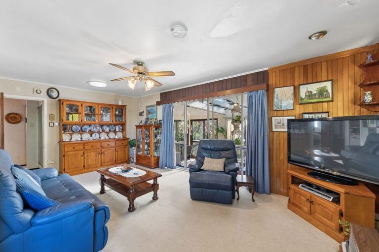 Photo of property in 13 Ward Crescent, Te Atatu Peninsula, Auckland, 0610