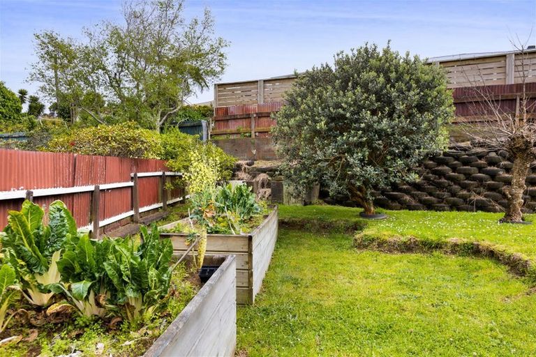 Photo of property in 6 Pembroke Street, Westown, New Plymouth, 4310