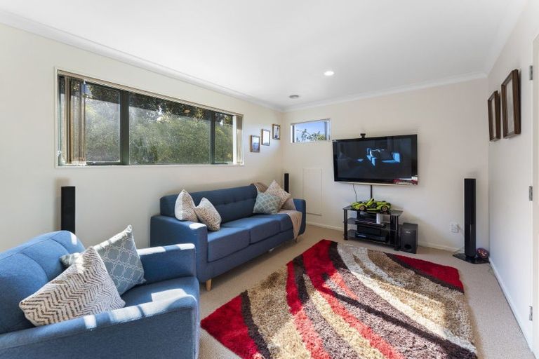 Photo of property in 2 Ormrod Grove, Riverstone Terraces, Upper Hutt, 5018