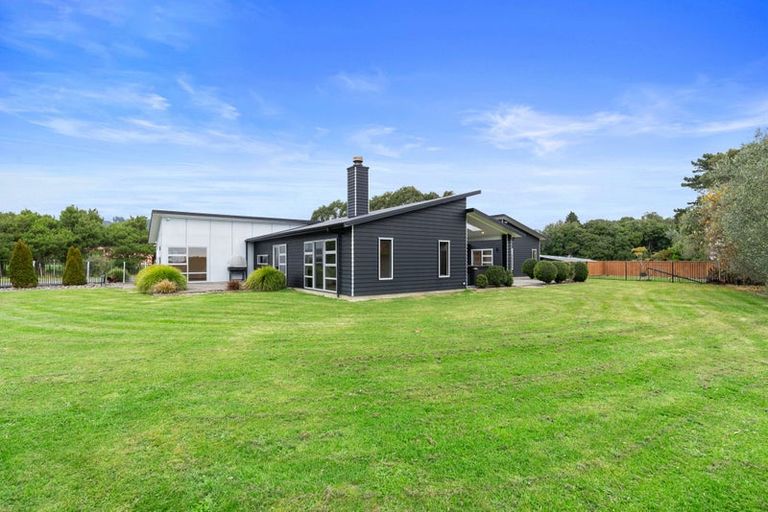 Photo of property in 51 Waikawa Beach Road, Manakau, Levin, 5573