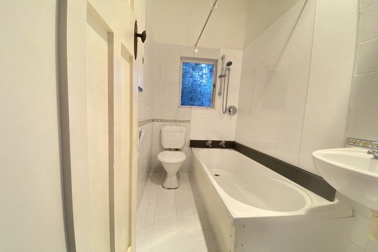 Photo of property in 2/51 Barnard Street, Wadestown, Wellington, 6012