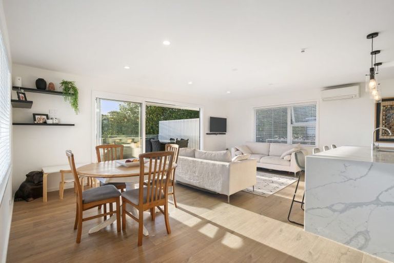 Photo of property in 570 Glenfield Road, Bayview, Auckland, 0629