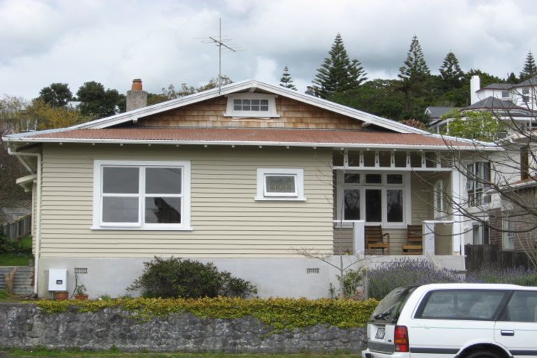 Photo of property in 46 Gilbert Street, New Plymouth, 4310