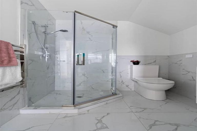 Photo of property in 2 Warbler Crescent, Papakura, 2110