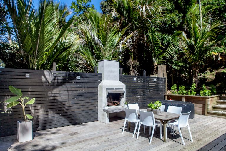 Photo of property in 24 Mahoe Road, Titirangi, Auckland, 0604