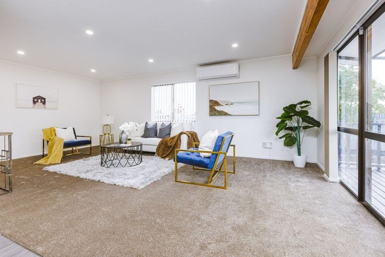 Photo of property in 2/31 Sutton Crescent, Papakura, 2110