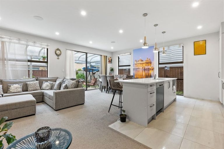 Photo of property in 19 Kauri Heart Avenue, Takanini, 2112