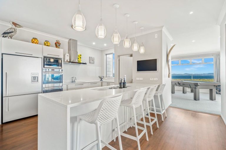 Photo of property in 36 Karoro Road, One Tree Point, 0118