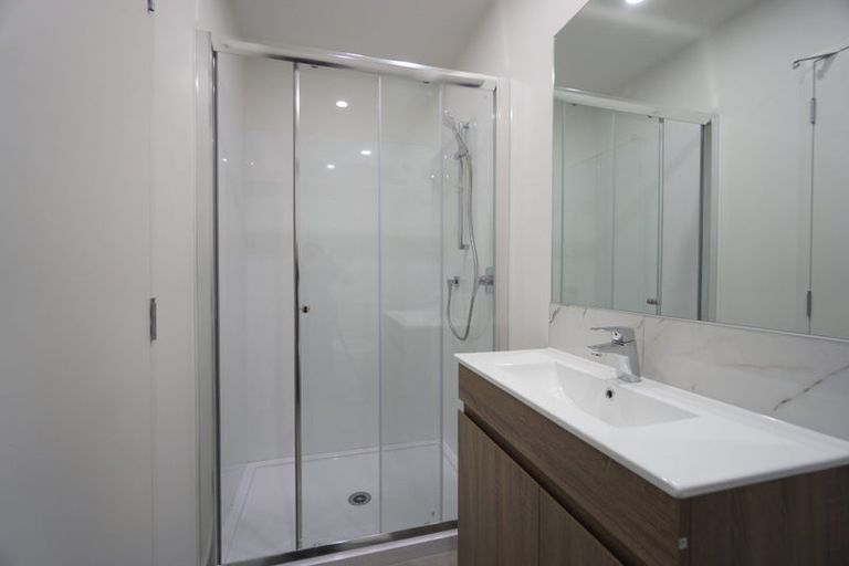 Photo of property in 3/26 Buscomb Avenue, Henderson, Auckland, 0610