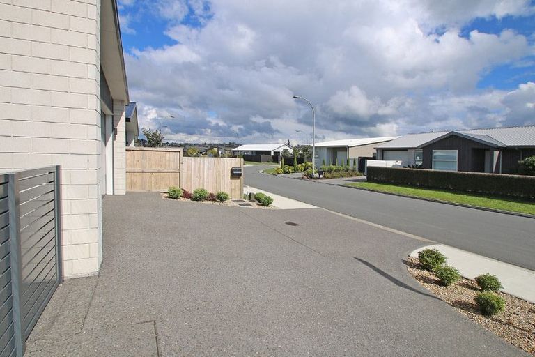Photo of property in 28 Saint Pauls Drive, Brookfield, Tauranga, 3110