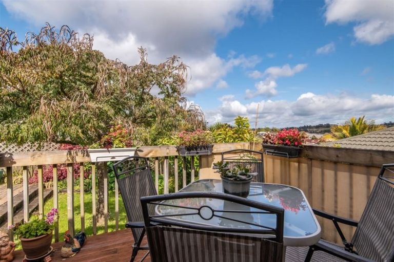 Photo of property in 24 Nimstedt Avenue, Oteha, Auckland, 0632