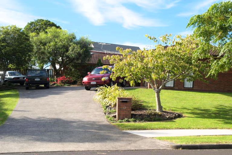 Photo of property in 10 Fieldstone Court, Northpark, Auckland, 2013