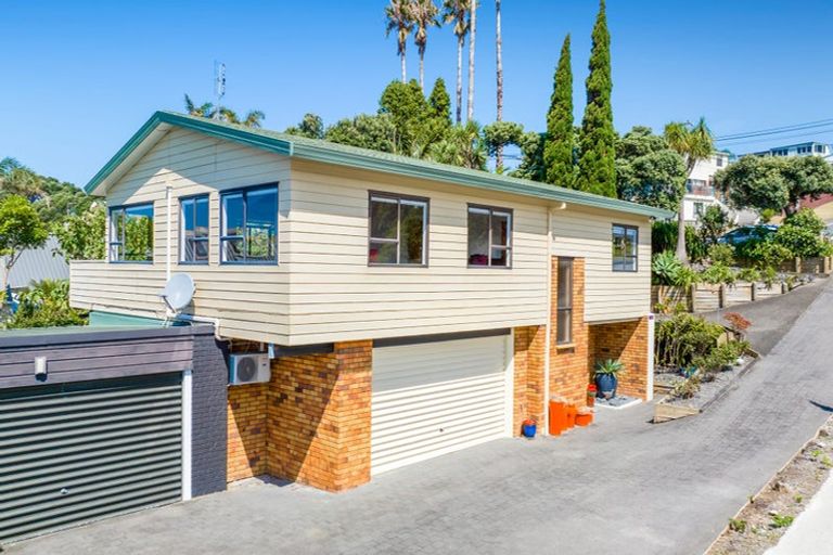 Photo of property in 1/59 Churchill Road, Murrays Bay, Auckland, 0630