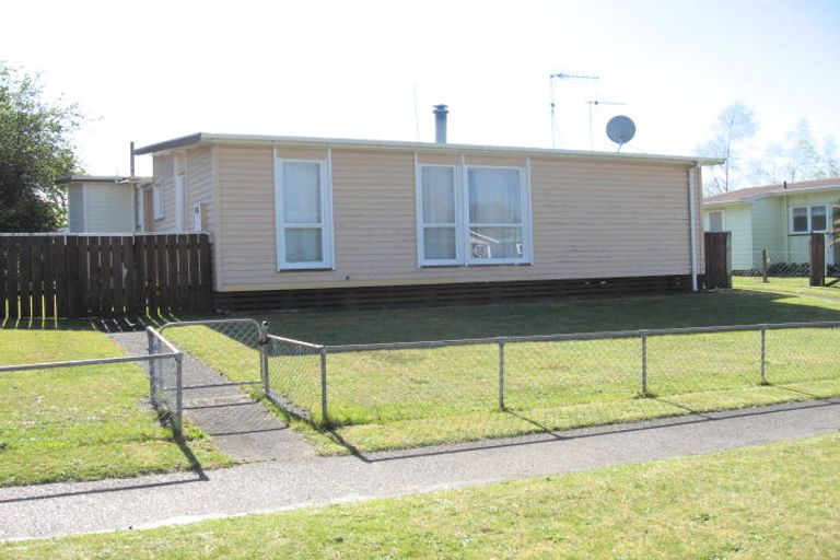 Photo of property in 35 Rangipoia Place, Turangi, 3334