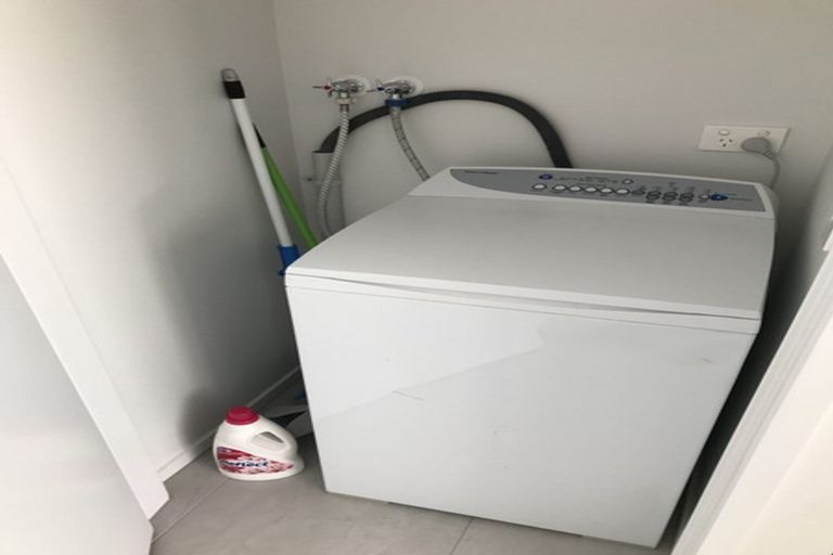 Photo of property in 18 Frank Gill Road, Hobsonville, Auckland, 0616