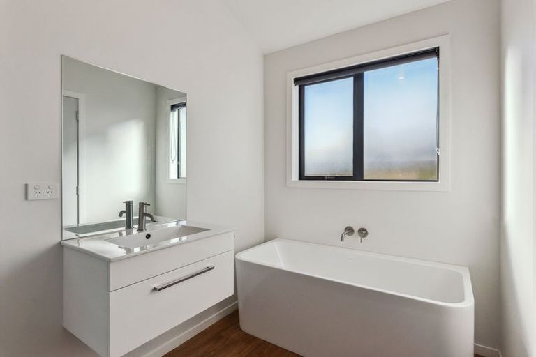 Photo of property in 21c Margaret Road, Raumati Beach, Paraparaumu, 5032