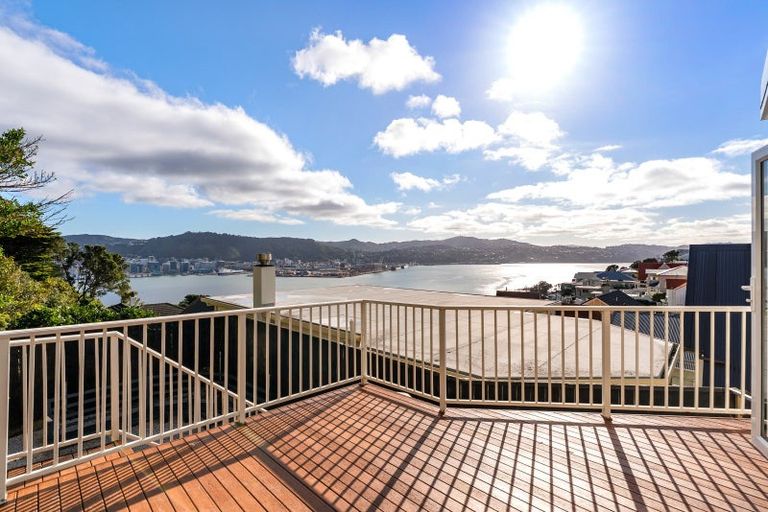 Photo of property in 78 The Crescent, Roseneath, Wellington, 6011