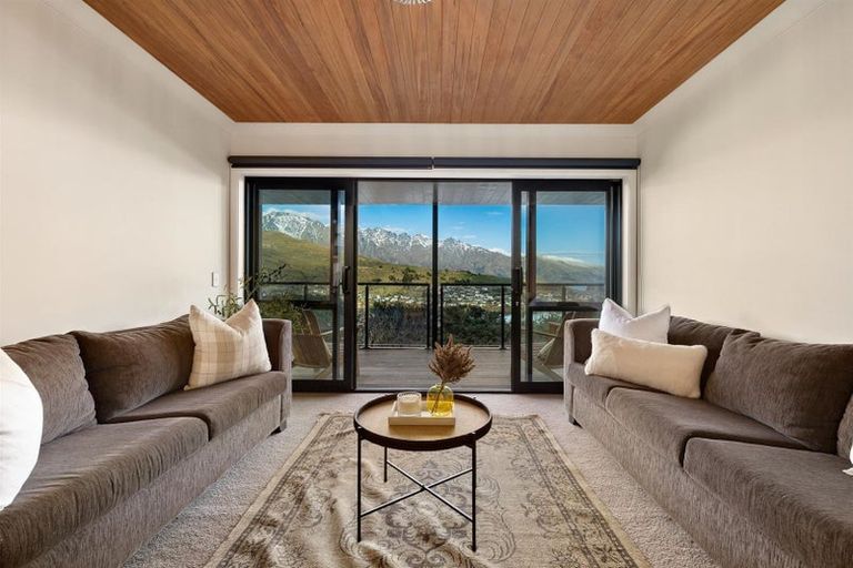 Photo of property in 7 Sunrise Lane, Queenstown, 9300