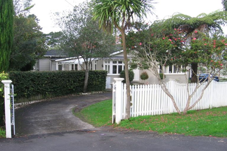Photo of property in 5 Roland Road, Greenhithe, Auckland, 0632