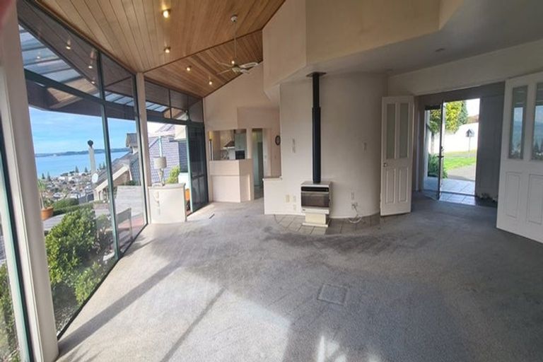 Photo of property in 4 Savoy Road, Orewa, 0931