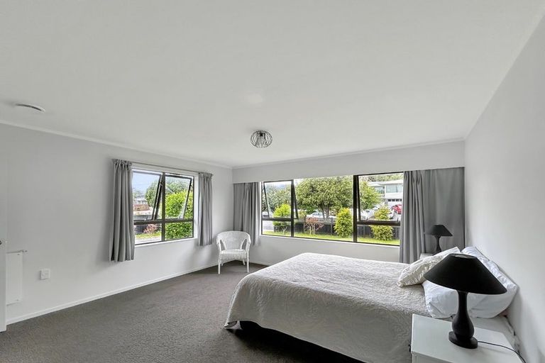 Photo of property in 6 Highbury Drive, Levin, 5510