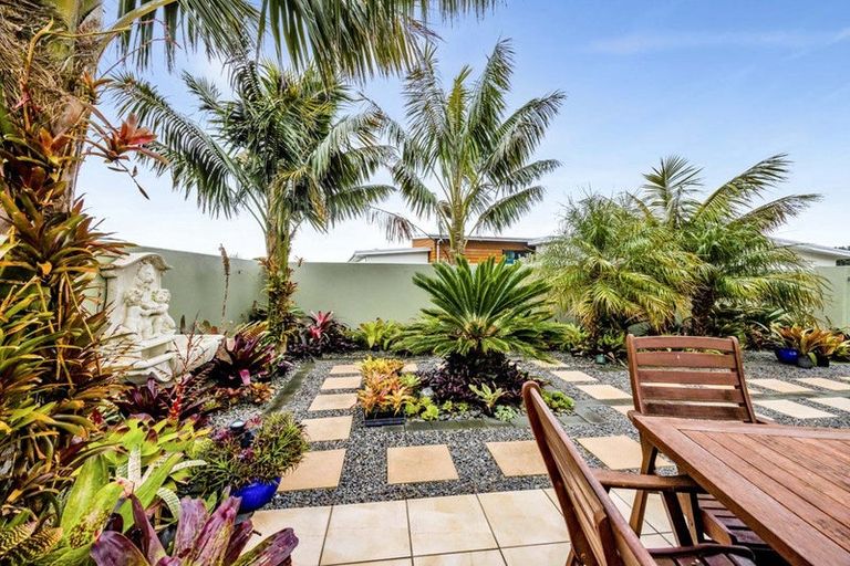 Photo of property in 19 Dolphin Parade, Bell Block, New Plymouth, 4312