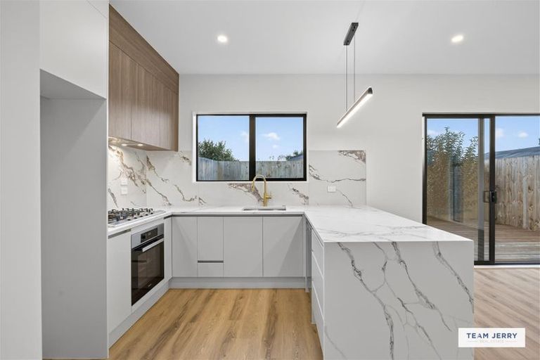 Photo of property in 27 Jandell Crescent, Bucklands Beach, Auckland, 2014