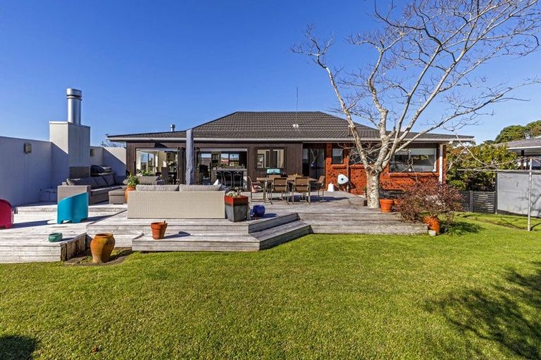 Photo of property in 137 Stapleford Crescent, Browns Bay, Auckland, 0630