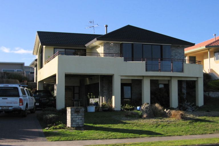 Photo of property in 9 Major Durie Place, Waikanae Beach, Waikanae, 5036