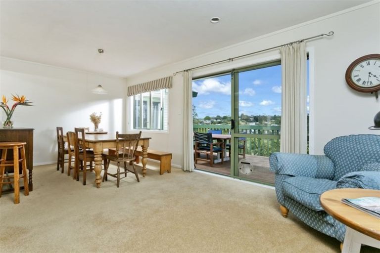 Photo of property in 528 Beach Road, Murrays Bay, Auckland, 0630