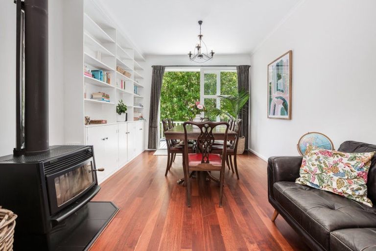 Photo of property in 18 Tui Crescent, Waikanae, 5036