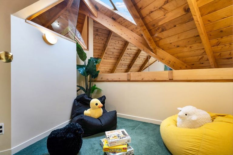 Photo of property in 19 Fawcett Road, Laingholm, Auckland, 0604