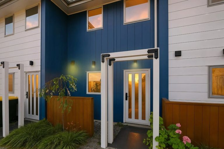 Photo of property in 42 Kaikoura Street, Maupuia, Wellington, 6022