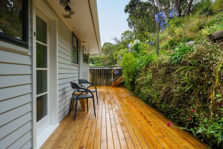 Photo of property in 2/14 Doris Gordon Crescent, Crofton Downs, Wellington, 6035