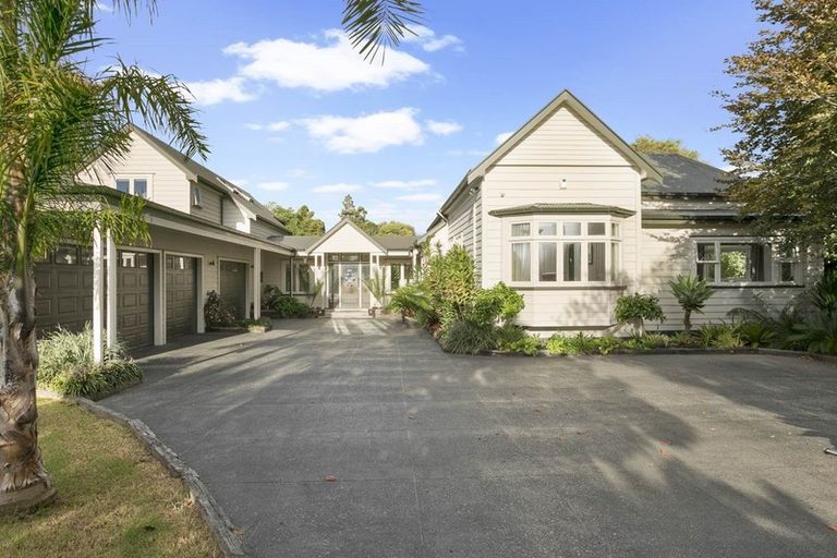 Photo of property in 186 Boord Crescent, Kumeu, 0891