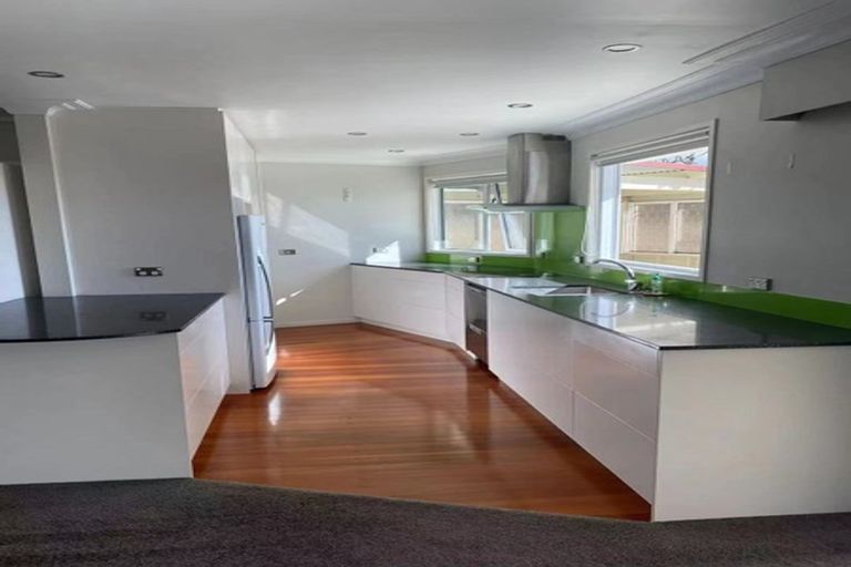 Photo of property in 8 Kay Drive, Blockhouse Bay, Auckland, 0600