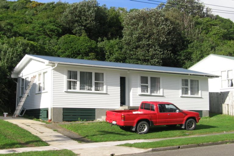 Photo of property in 44 Cardiff Crescent, Cannons Creek, Porirua, 5024