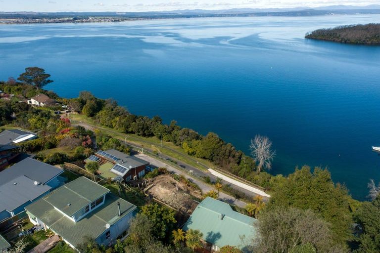 Photo of property in 828 Wily Terrace, Acacia Bay, Taupo, 3330