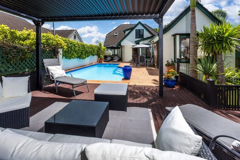 Photo of property in 131a Vauxhall Road, Narrow Neck, Auckland, 0624