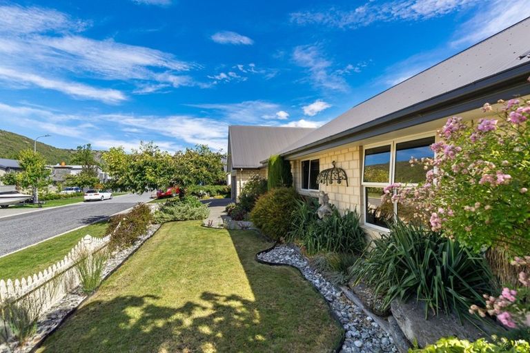 Photo of property in 2 Helms Court, Arrowtown, 9302
