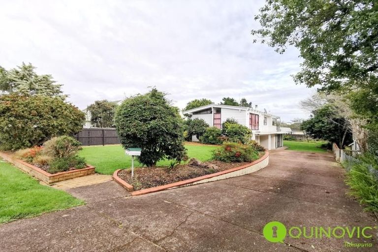 Photo of property in 15 Stephen Avenue, Henderson, Auckland, 0610
