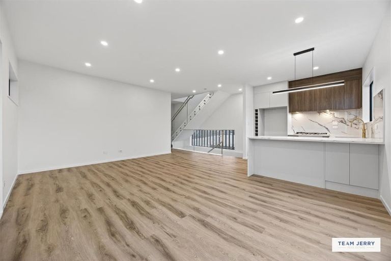 Photo of property in 27 Jandell Crescent, Bucklands Beach, Auckland, 2014