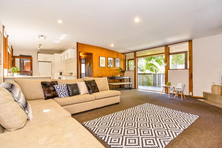 Photo of property in 24 Mahoe Road, Titirangi, Auckland, 0604