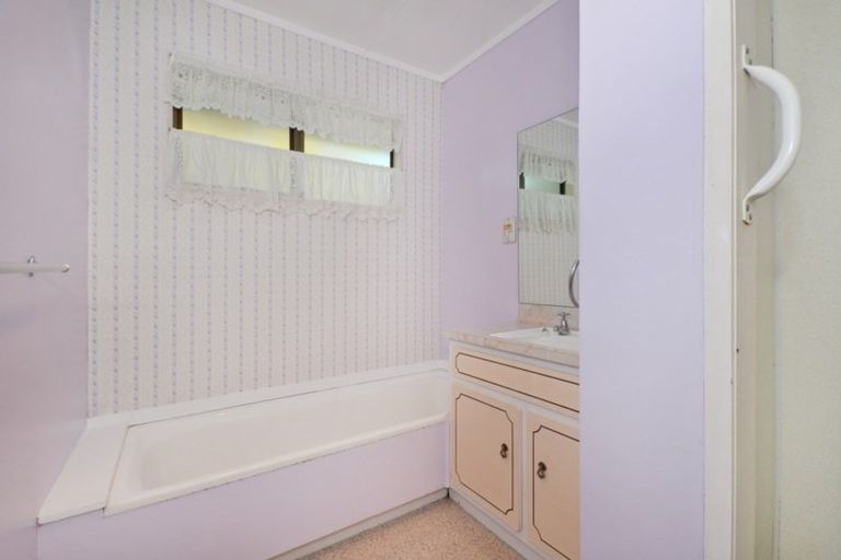 Photo of property in 35 Western Hills Drive, Kensington, Whangarei, 0112