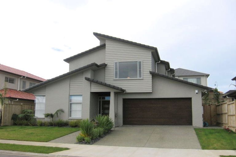 Photo of property in 12 Fernloche Place, Flat Bush, Auckland, 2016