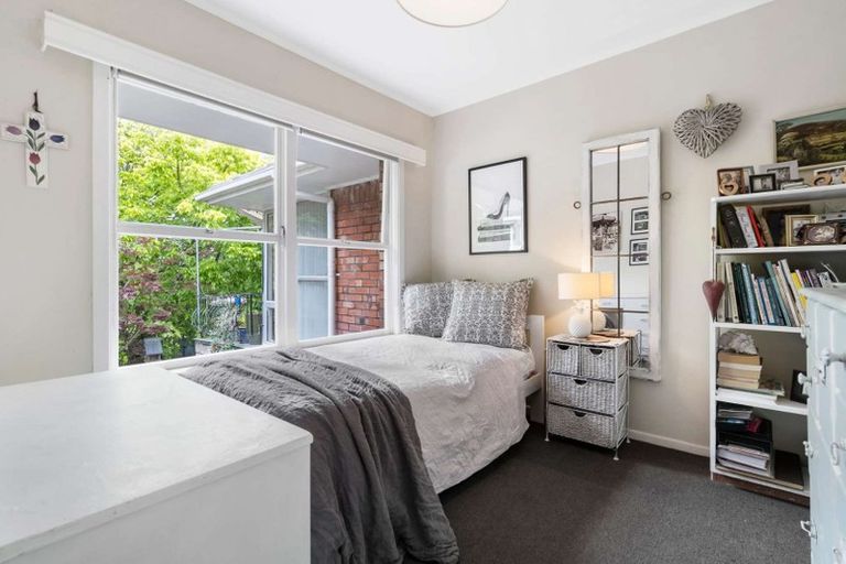 Photo of property in 2/20 Saint Peters Street, Northcote, Auckland, 0627