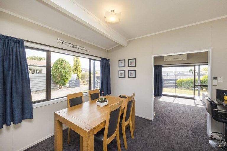 Photo of property in 6 Willowstream Grove, Cloverlea, Palmerston North, 4412