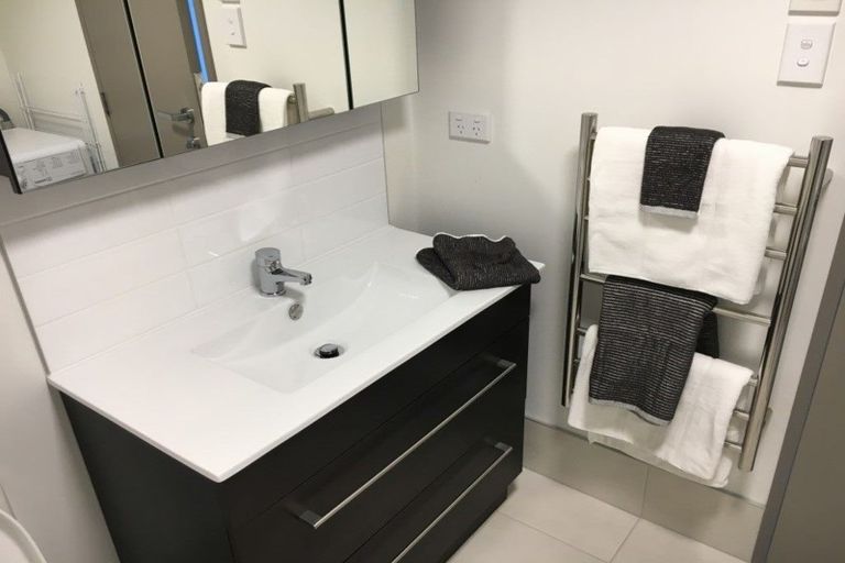 Photo of property in La Residence Du Lac, 11/527 Frankton Road, Queenstown, 9300