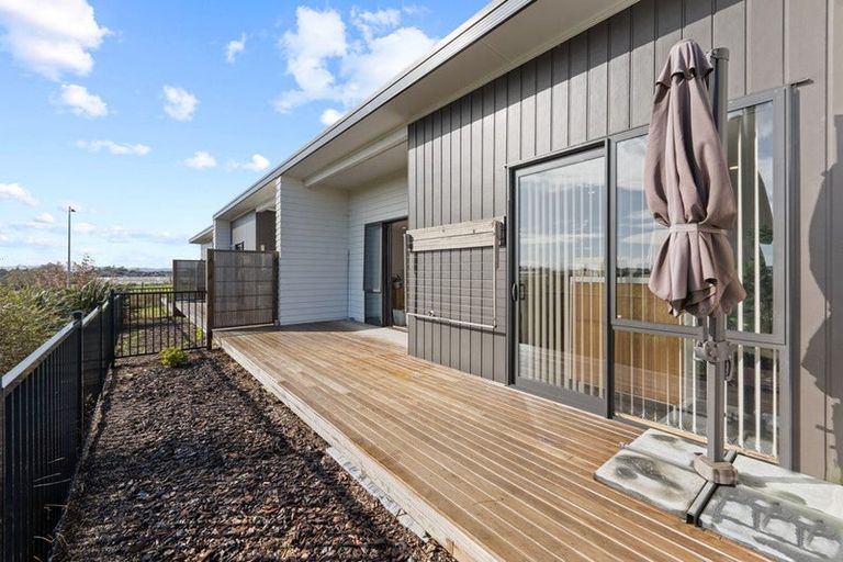 Photo of property in 27 Tuuhura Road, Pukekohe, 2120