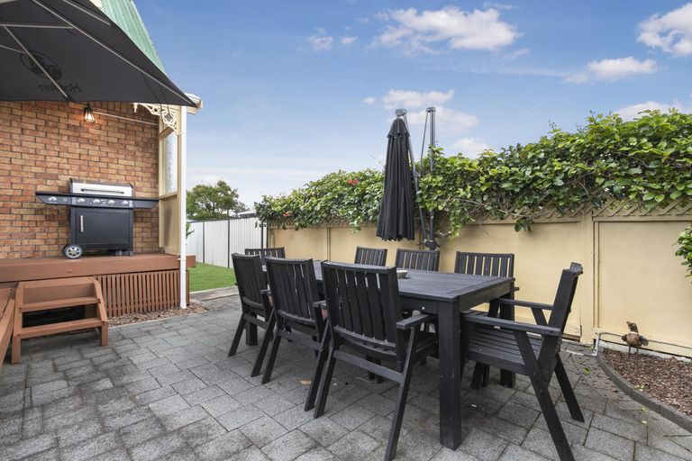 Photo of property in 14 Hadley Wood Drive, Wattle Downs, Auckland, 2103